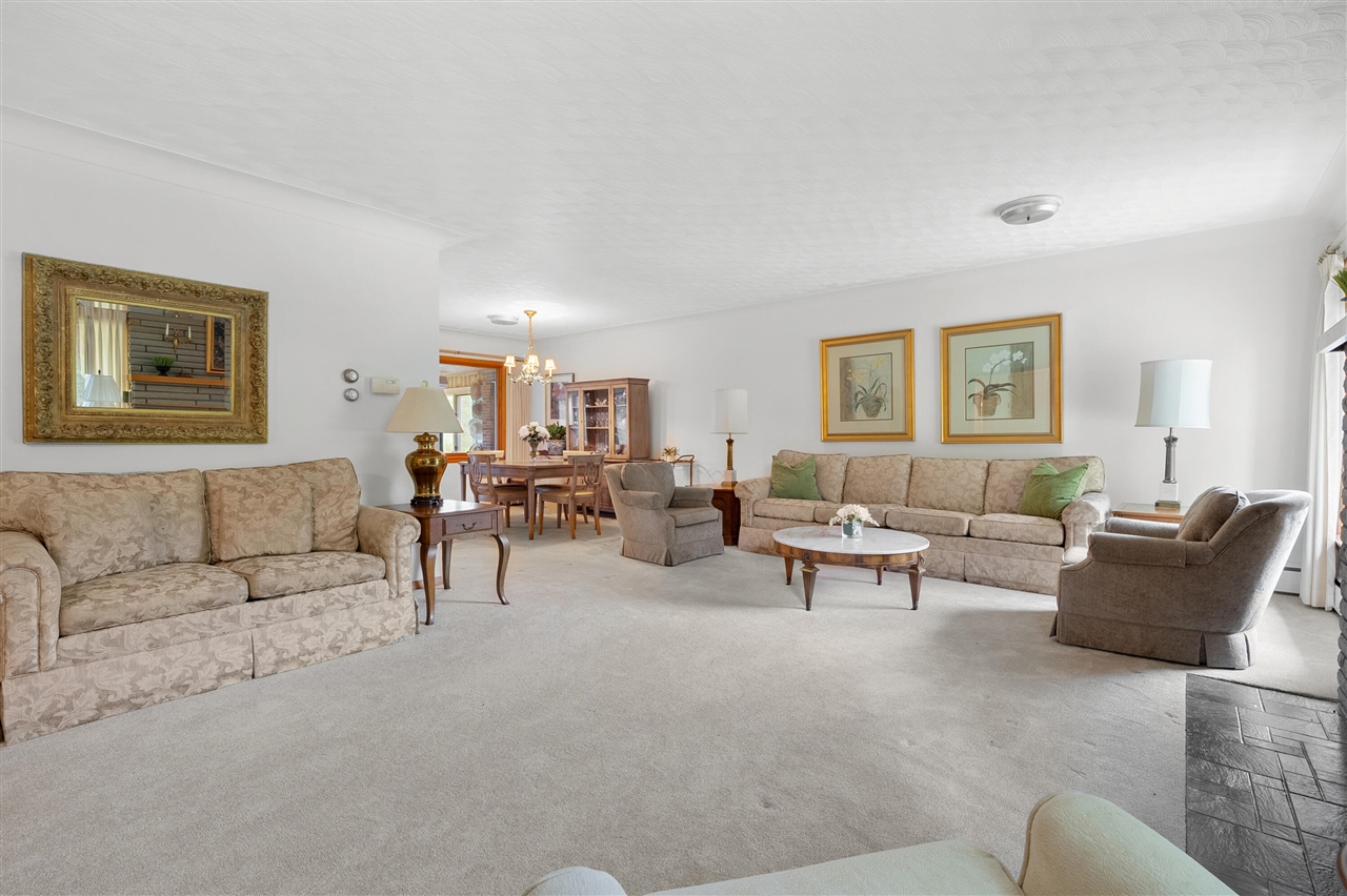 10320 Douglas Avenue Property Photo 4