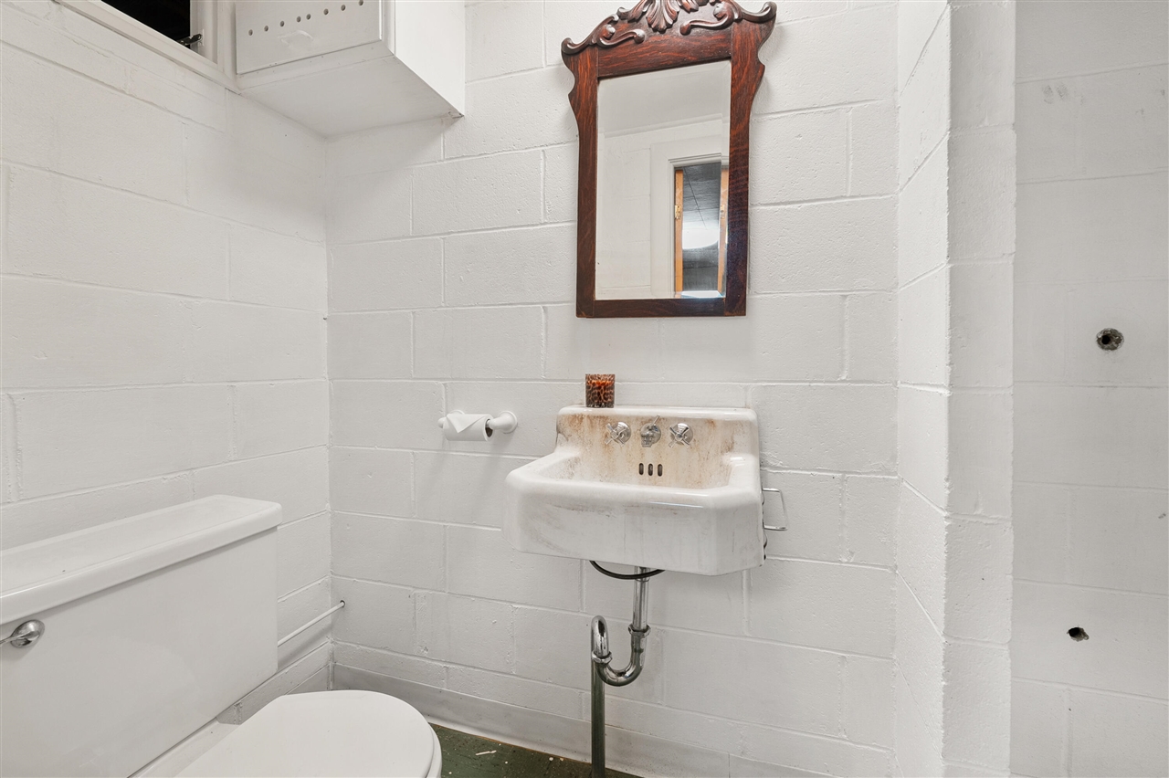 10320 Douglas Avenue Property Photo 23