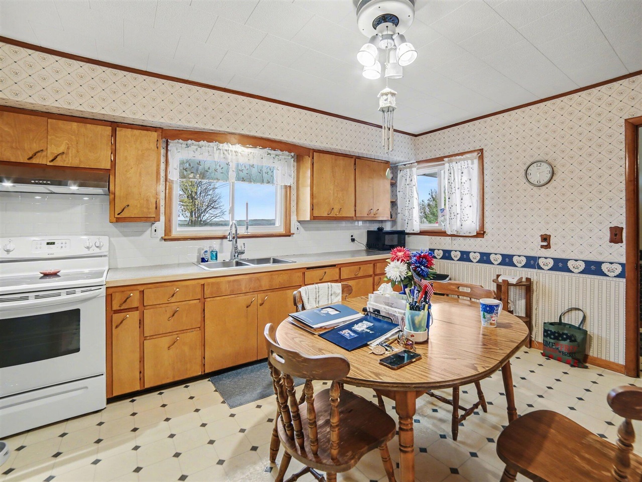 24 E Polk Road Property Photo 5