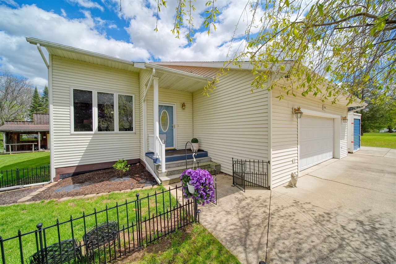 7155 Bayview Road Property Photo 2