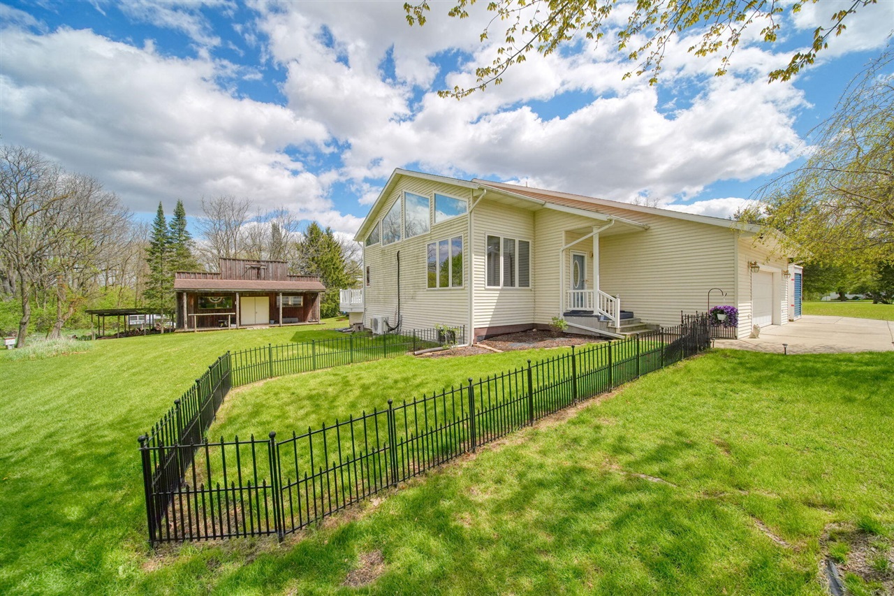 7155 Bayview Road Property Photo 4