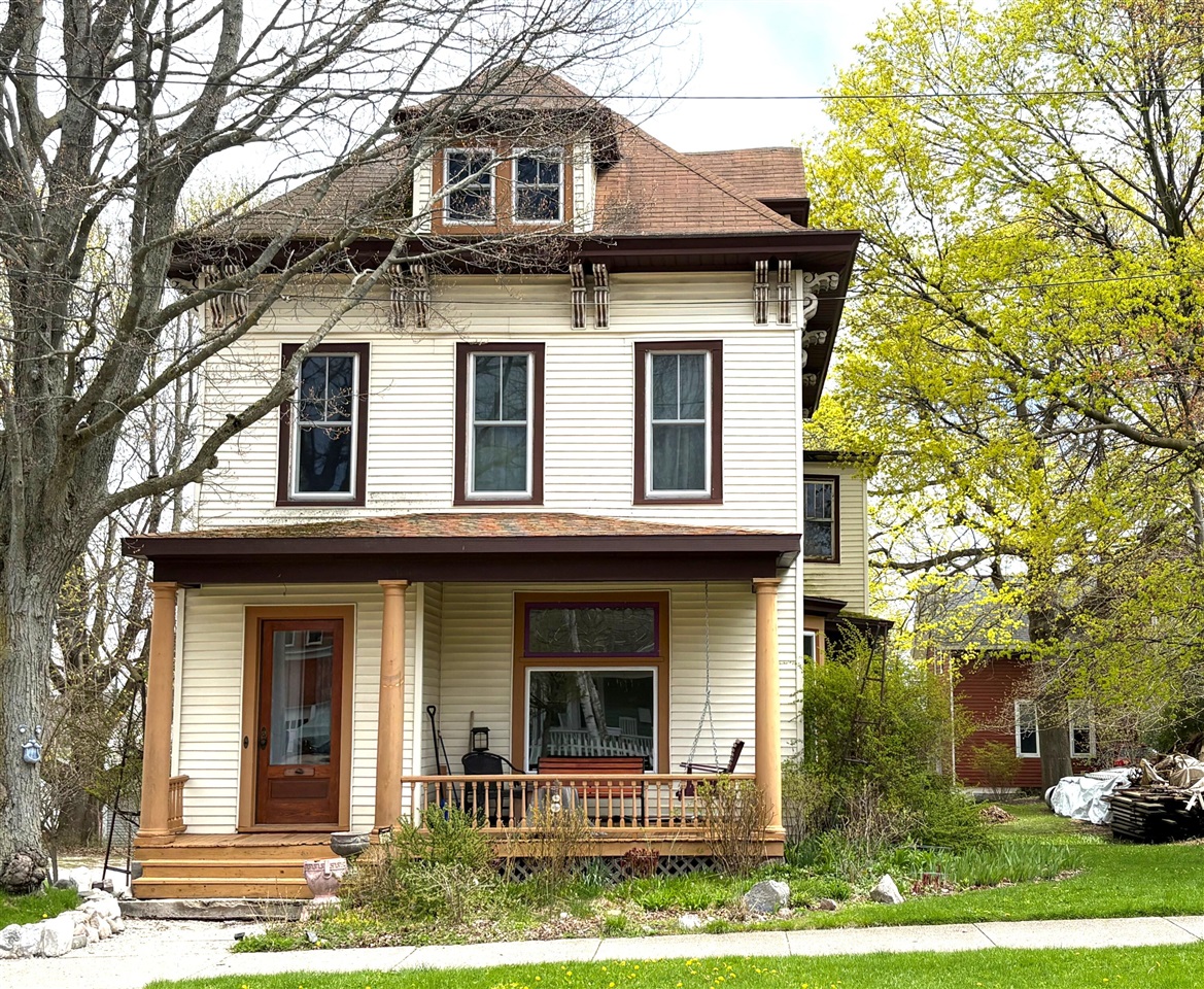 211 Maple Street Property Photo 1