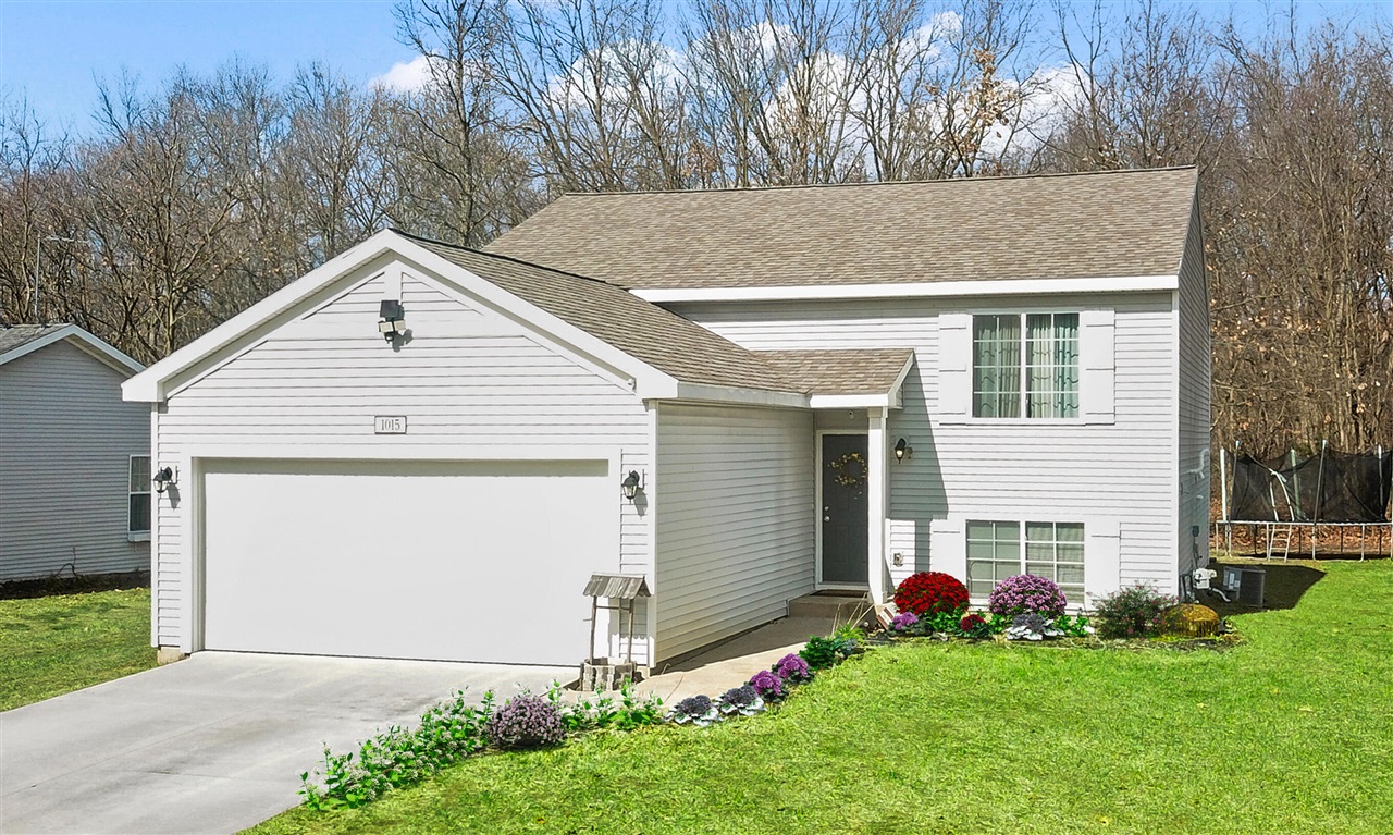1015 Point Way Property Photo 1