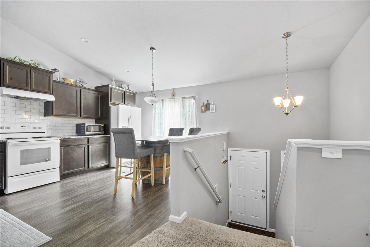 1015 Point Way Property Photo 2