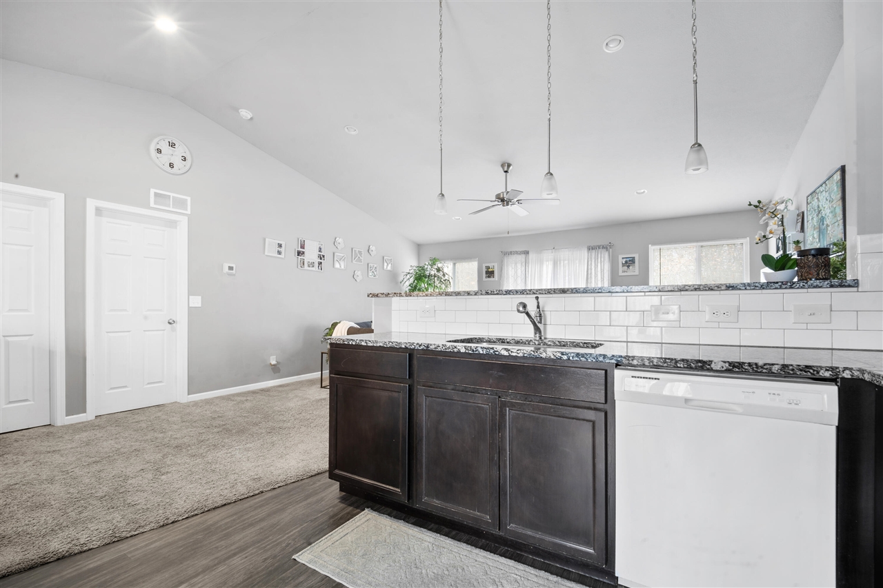 1015 Point Way Property Photo 5