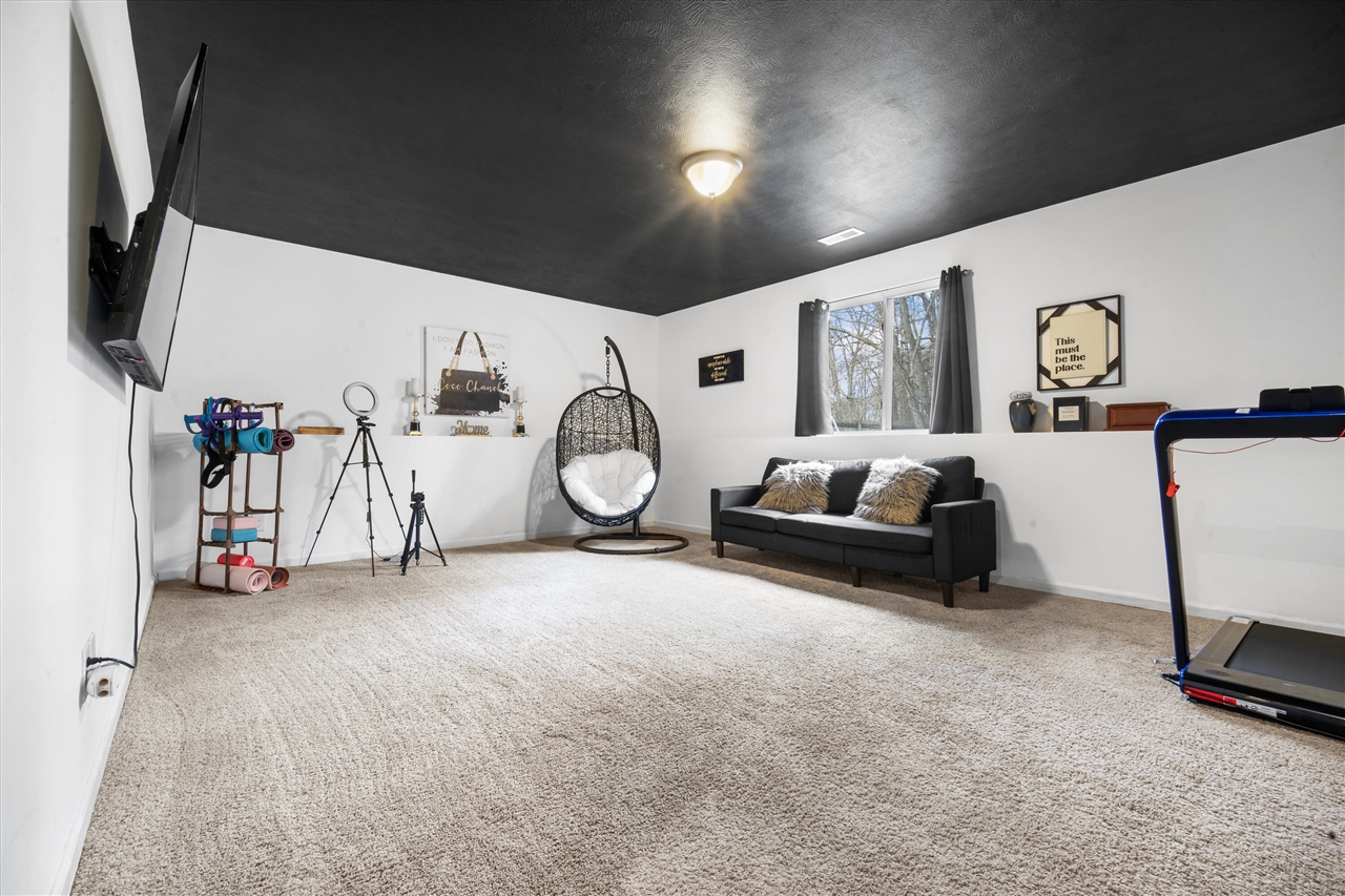 1015 Point Way Property Photo 11