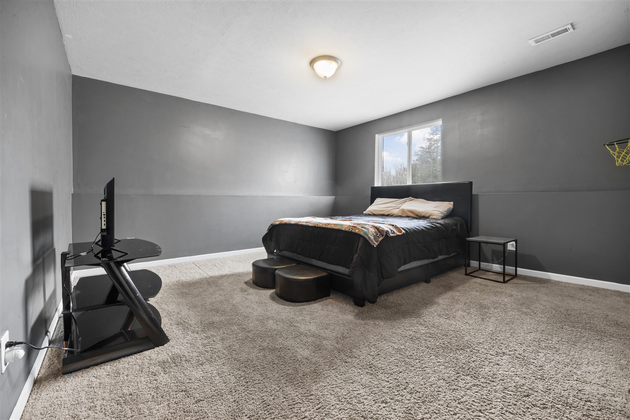 1015 Point Way Property Photo 12