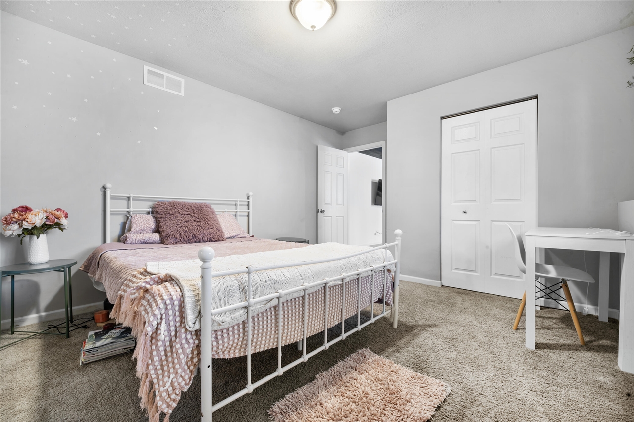 1015 Point Way Property Photo 13