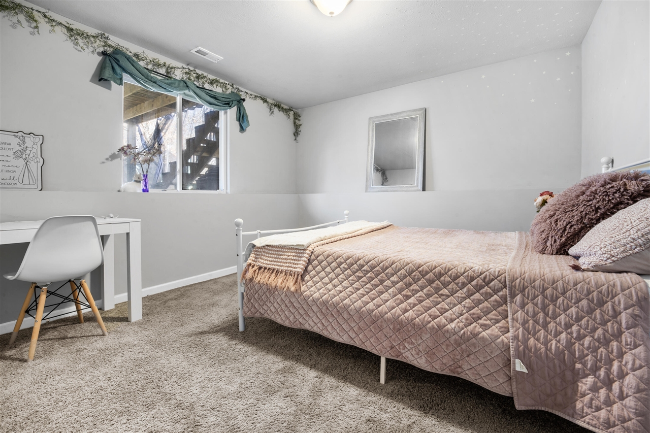 1015 Point Way Property Photo 14