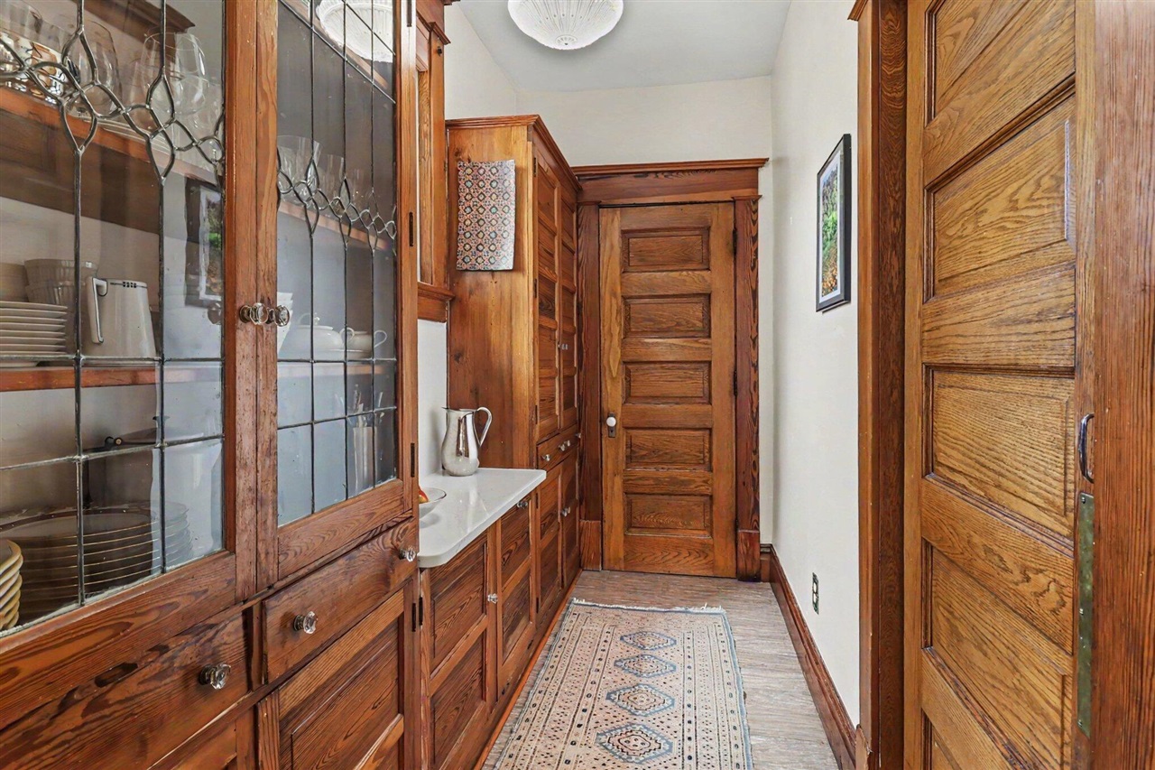 303 S Courtland Street Property Photo 17