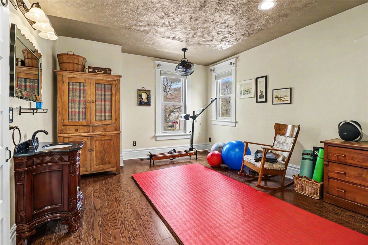303 S Courtland Street Property Photo 34