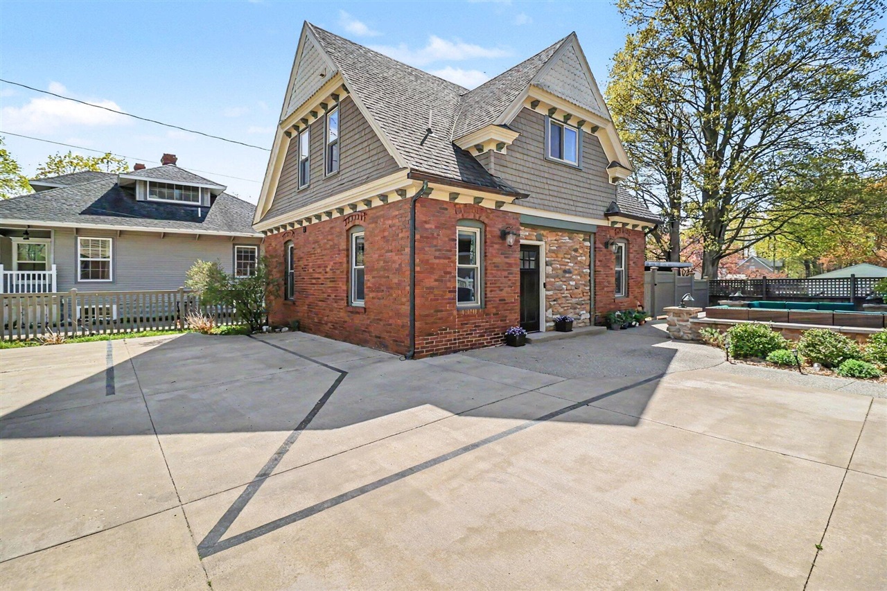 303 S Courtland Street Property Photo 51