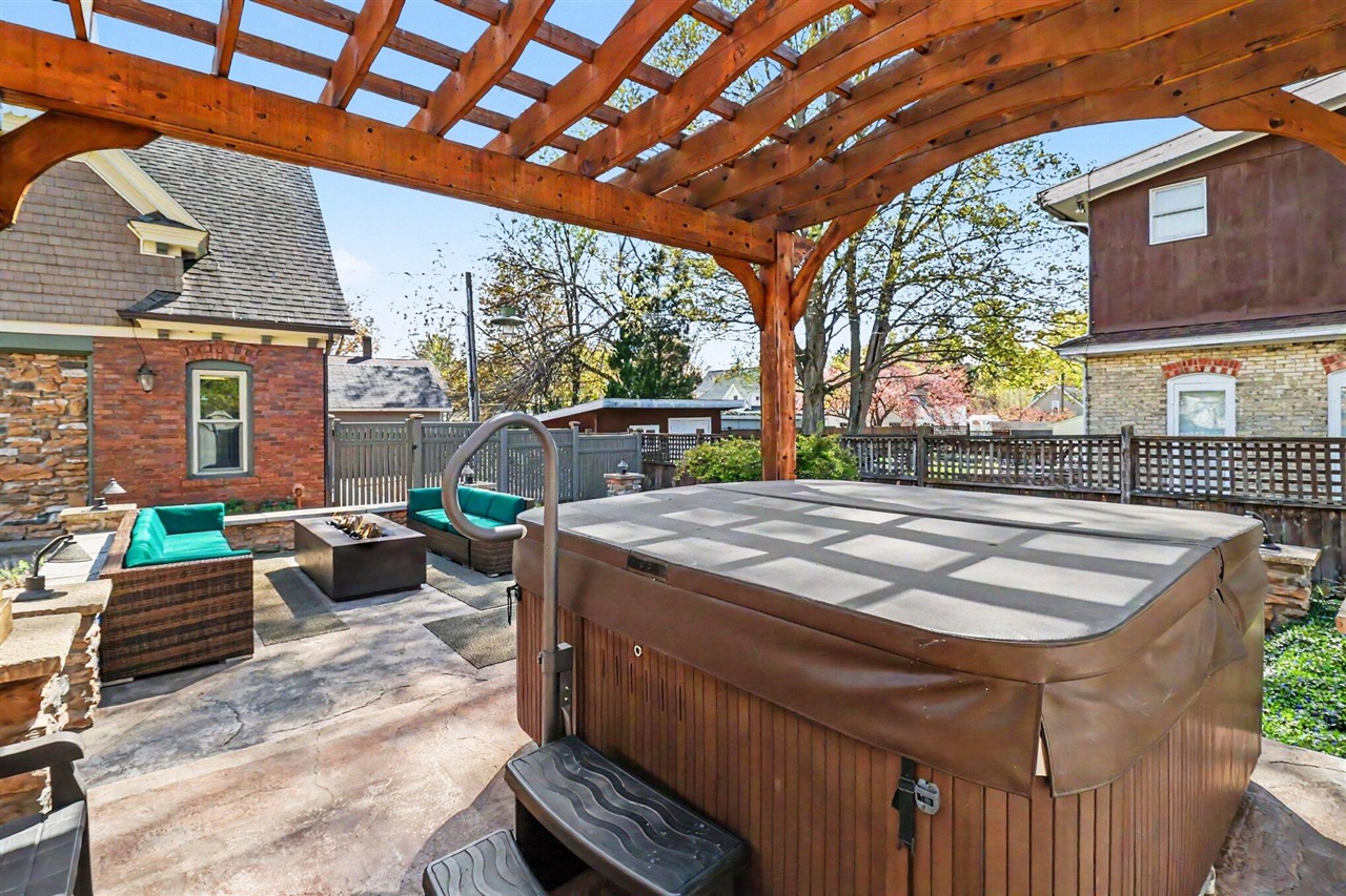 303 S Courtland Street Property Photo 64