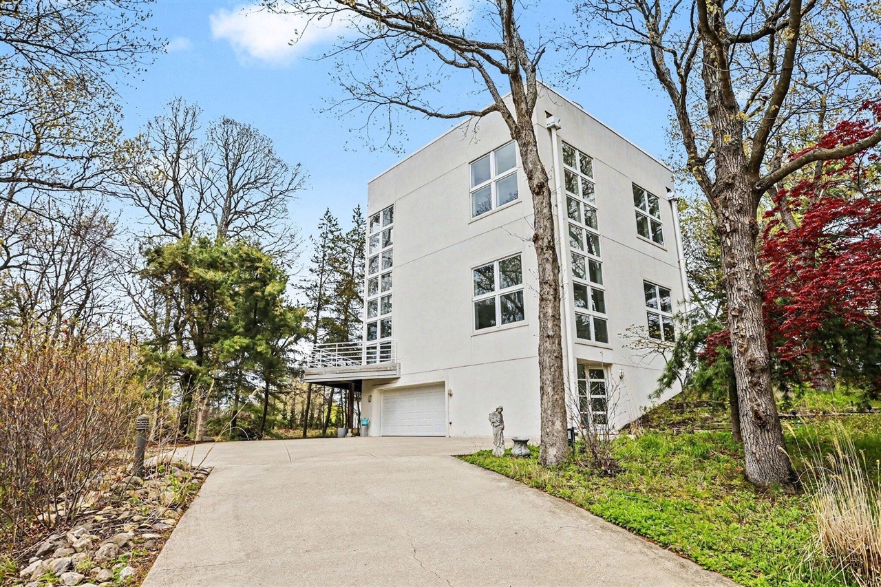 51212 Deer Park Drive Property Photo 1
