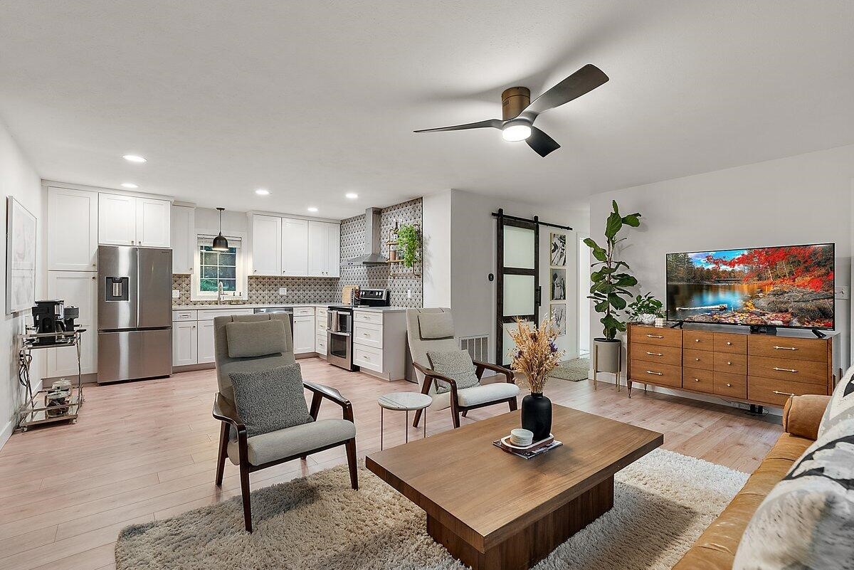 70529677 Property Photo 7