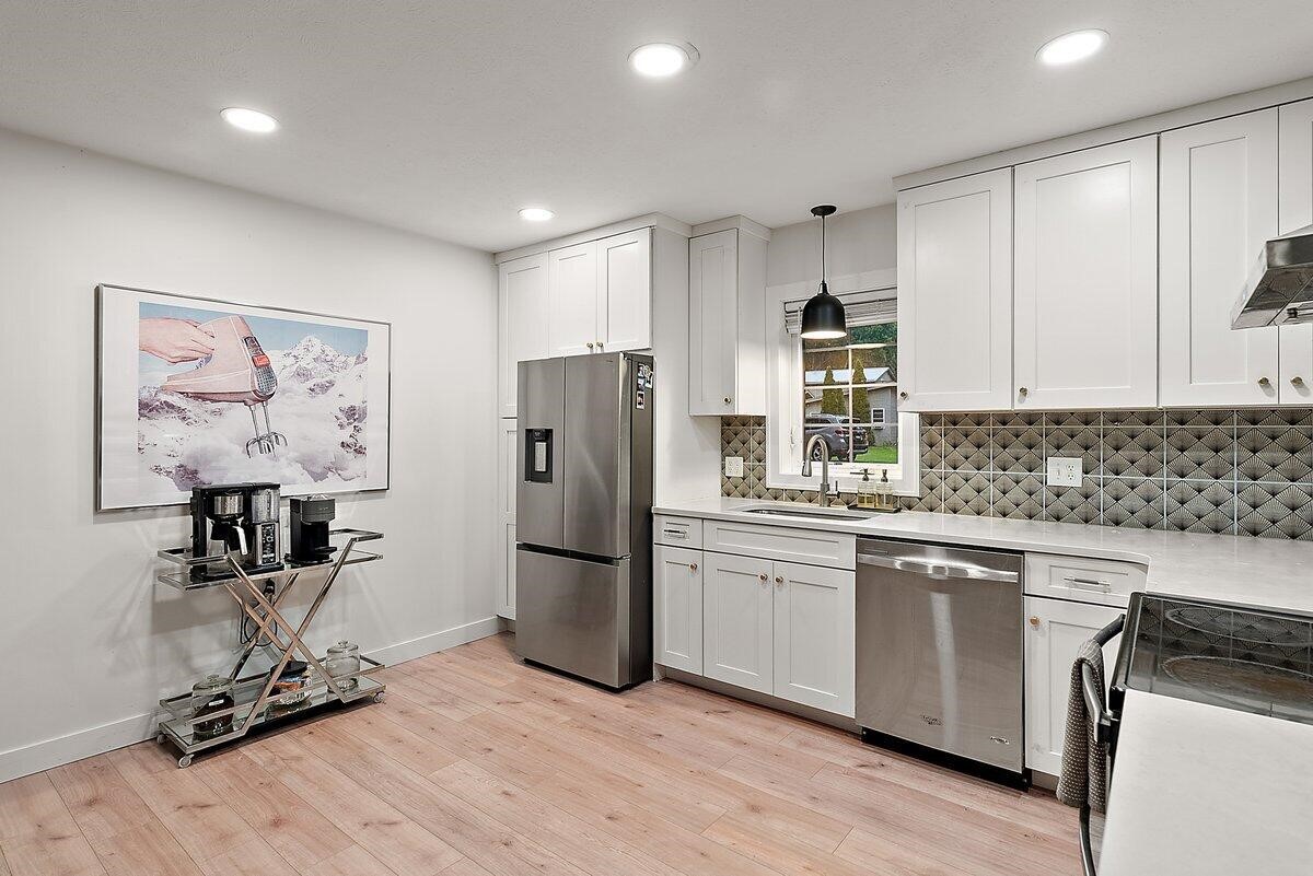 70529677 Property Photo 10