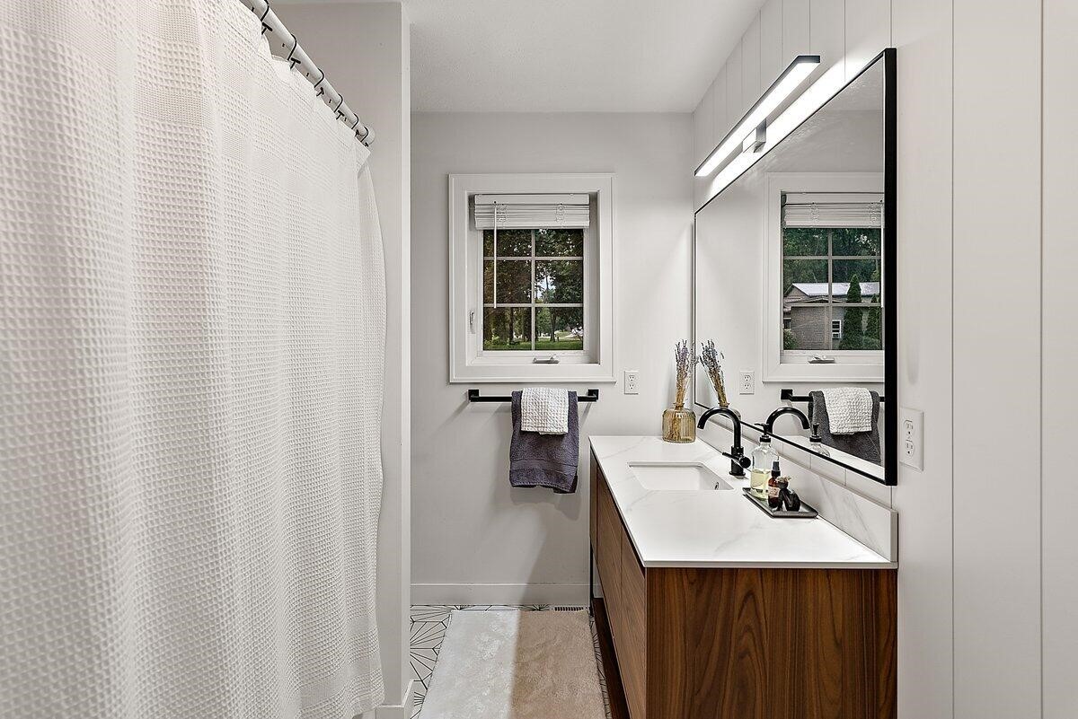 70529677 Property Photo 14