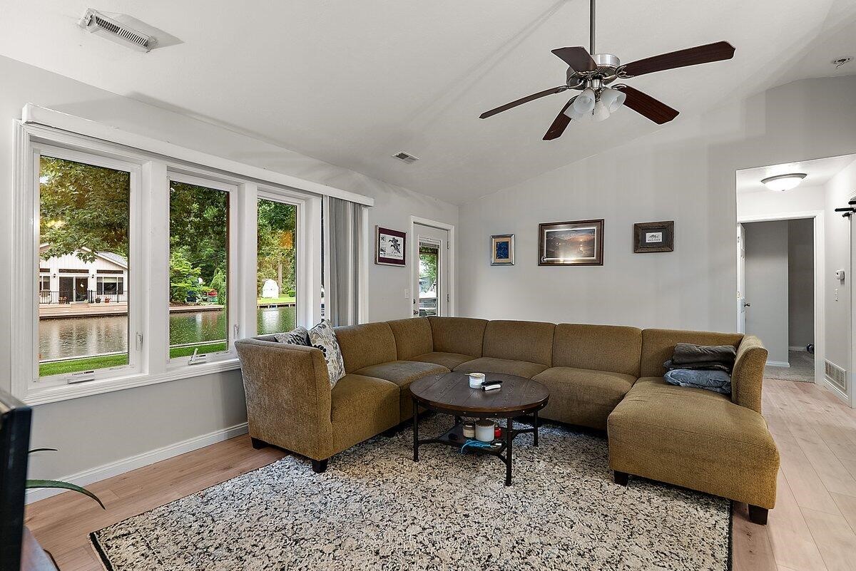 70529677 Property Photo 16
