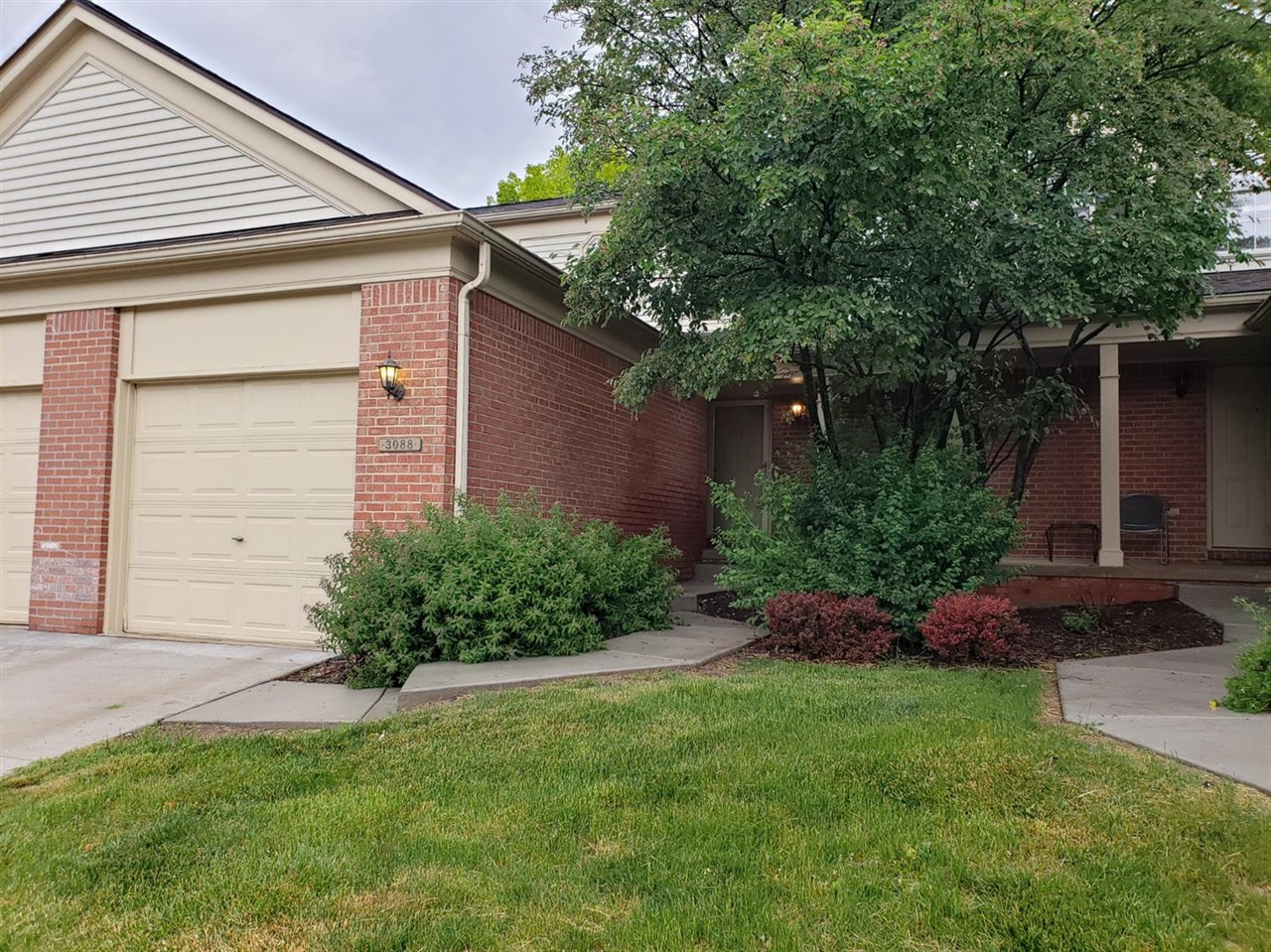 3088 Village Circle Property Photo 1