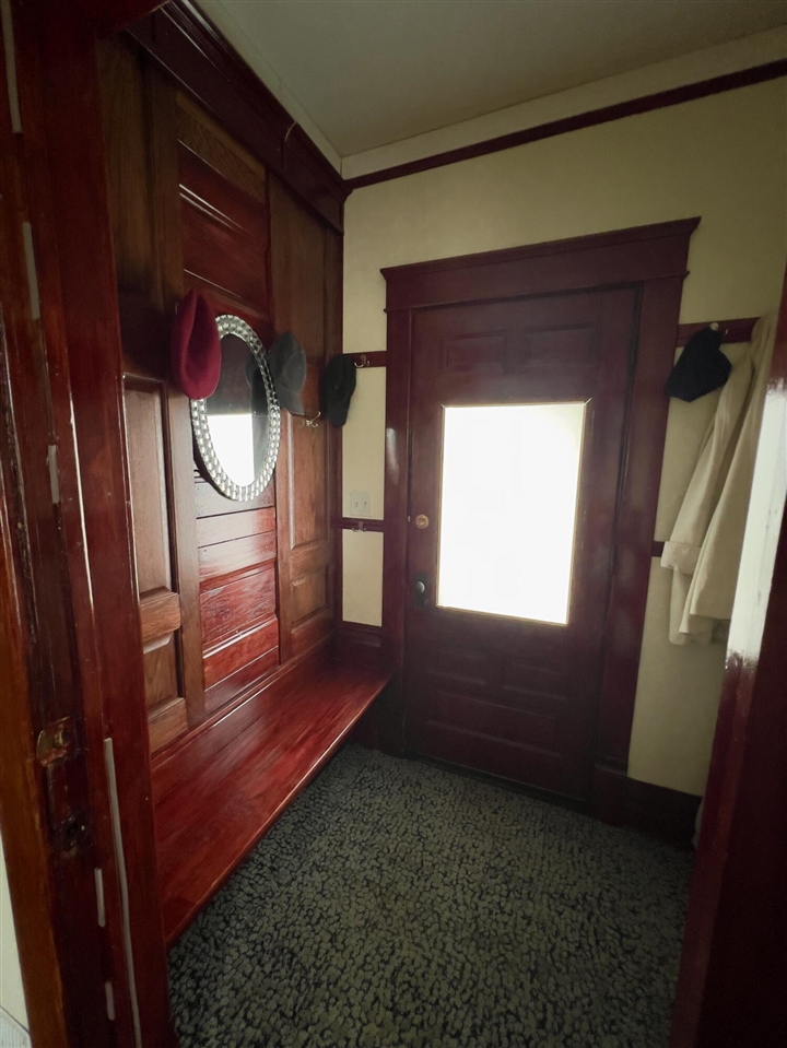 1033 Washington Boulevard Property Photo 8