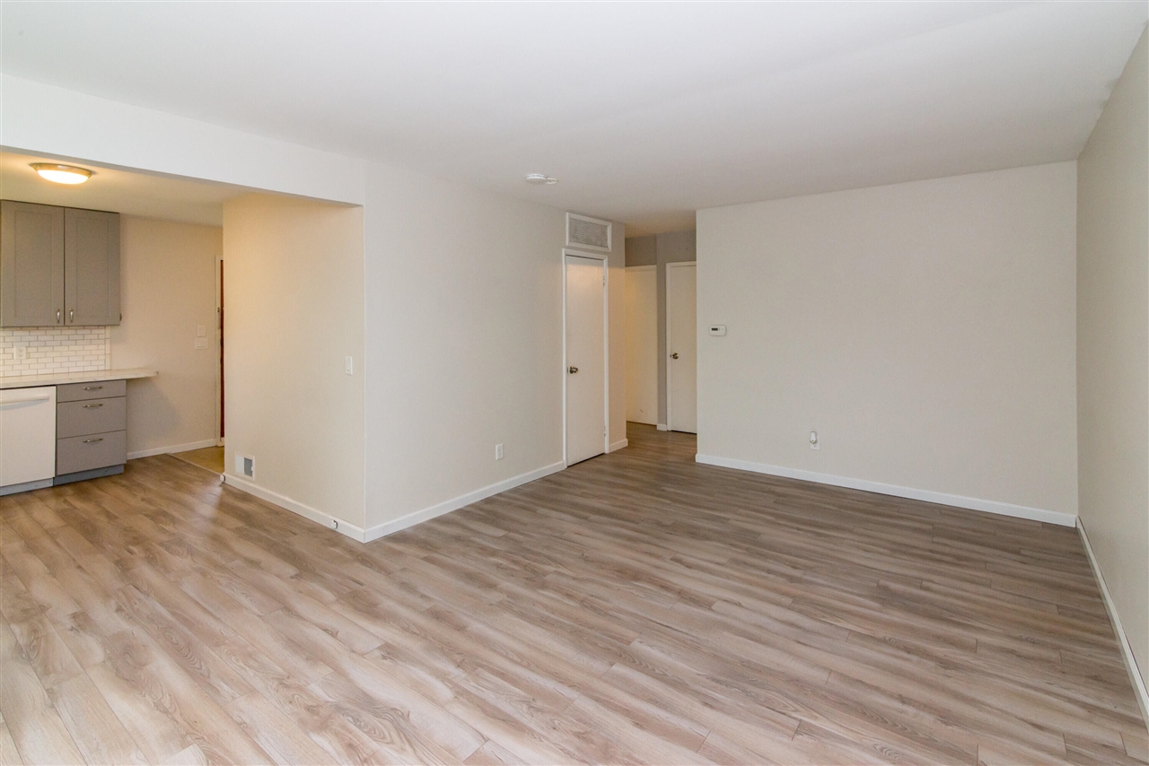 413 S Revena Boulevard Property Photo 6