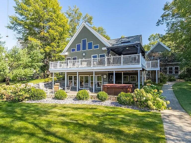 3518 E Long Lake Road Property Photo 1