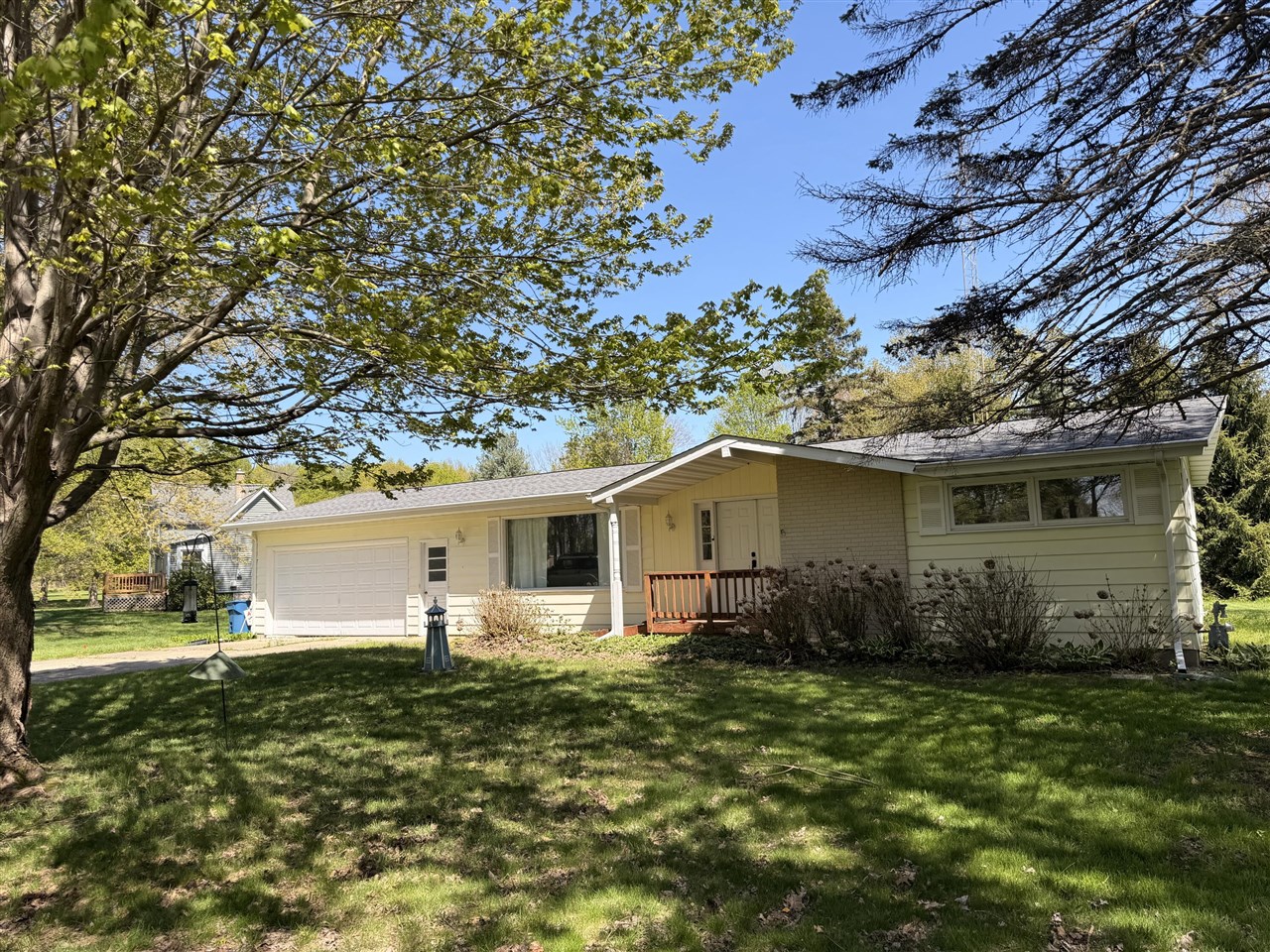 4003 Evergreen Lane Property Photo 1