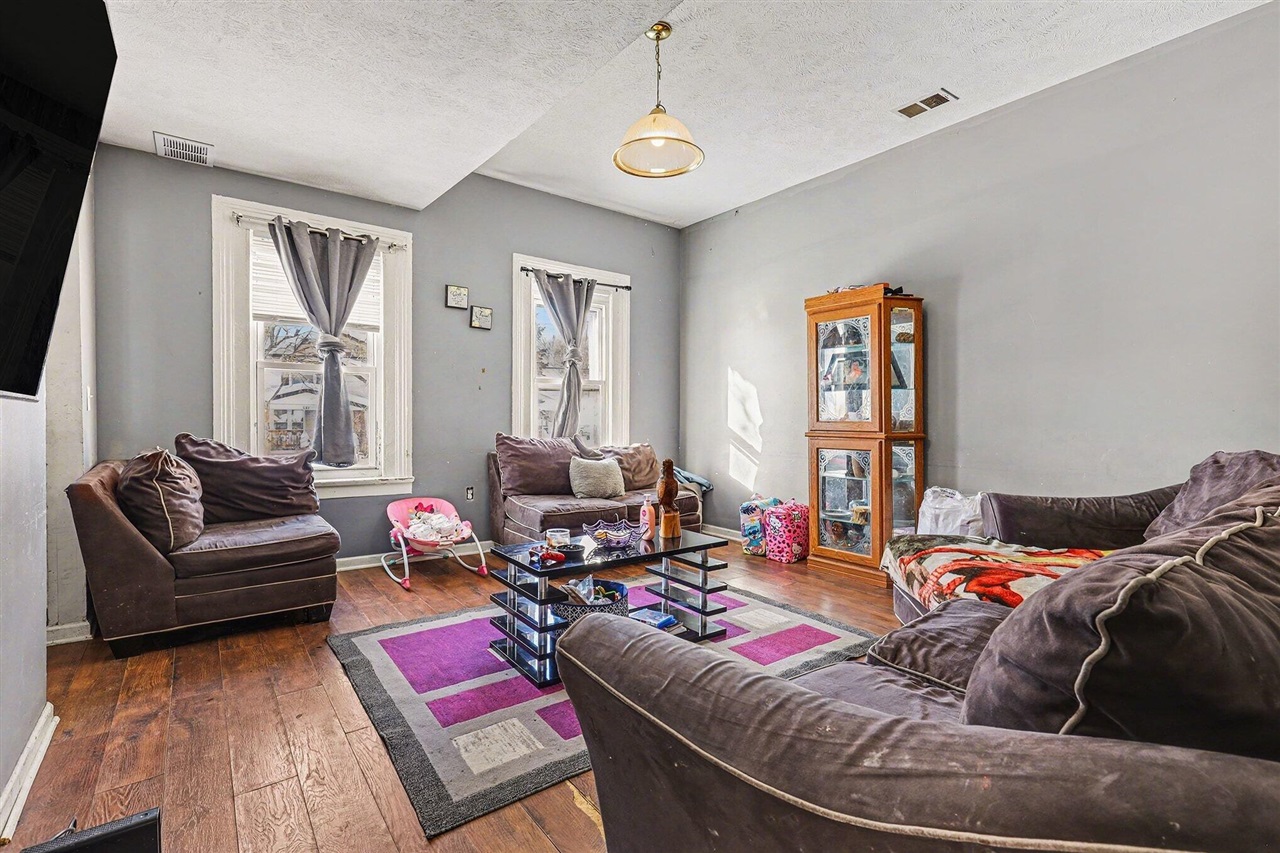 904 College Avenue Property Photo 4