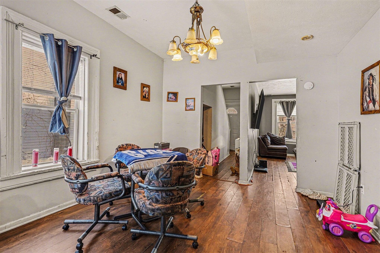 904 College Avenue Property Photo 7