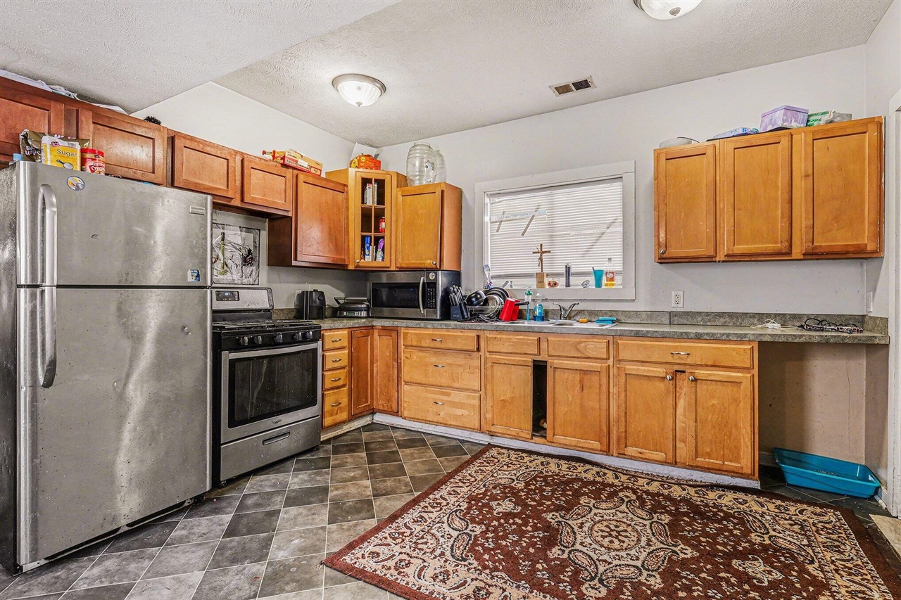 904 College Avenue Property Photo 8