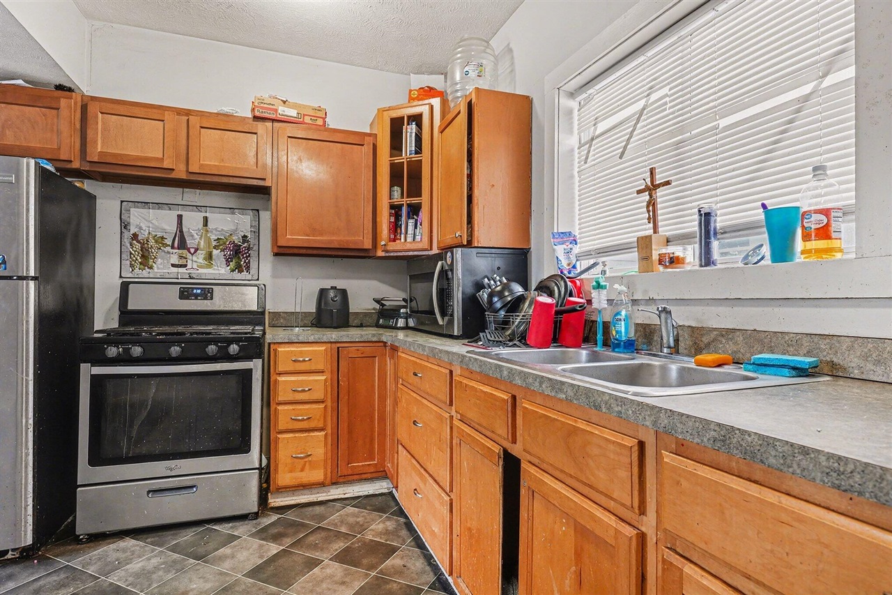 904 College Avenue Property Photo 9