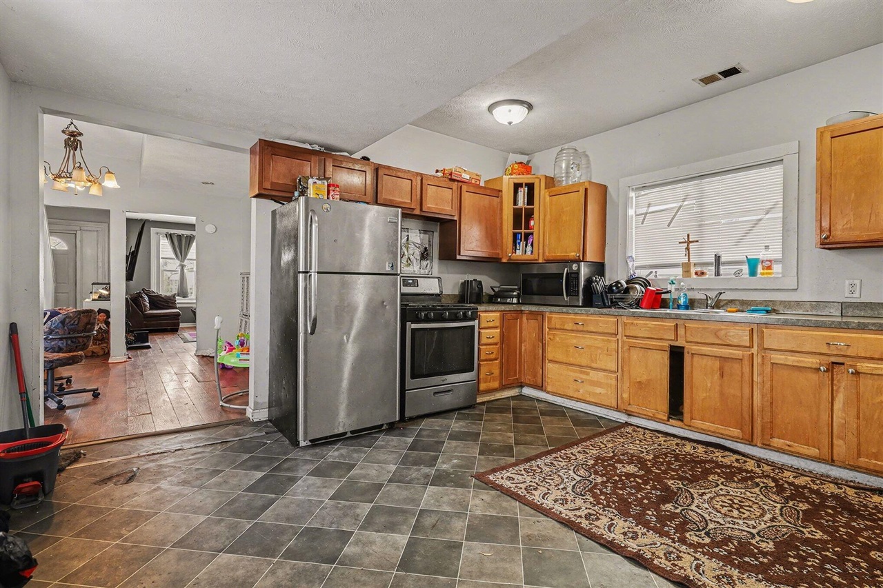 904 College Avenue Property Photo 10