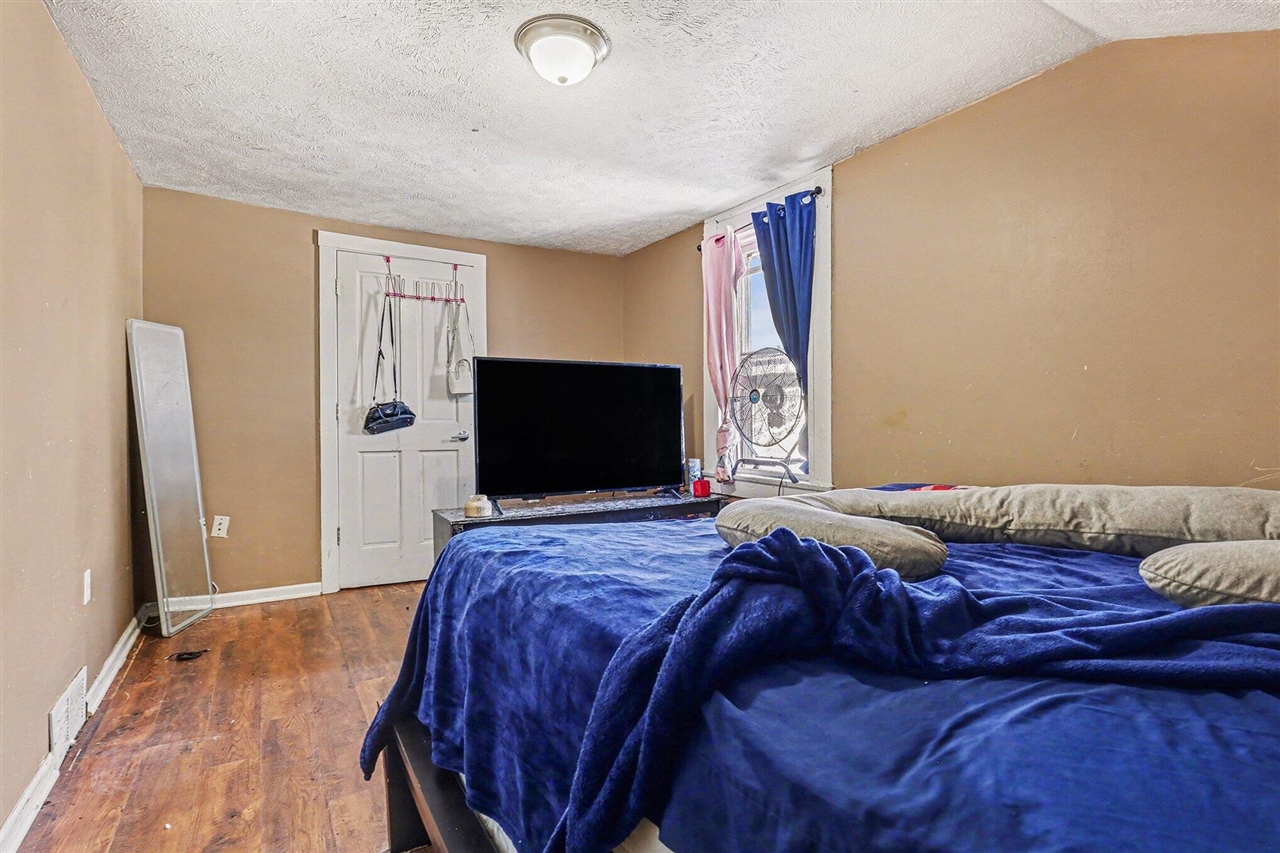 904 College Avenue Property Photo 14