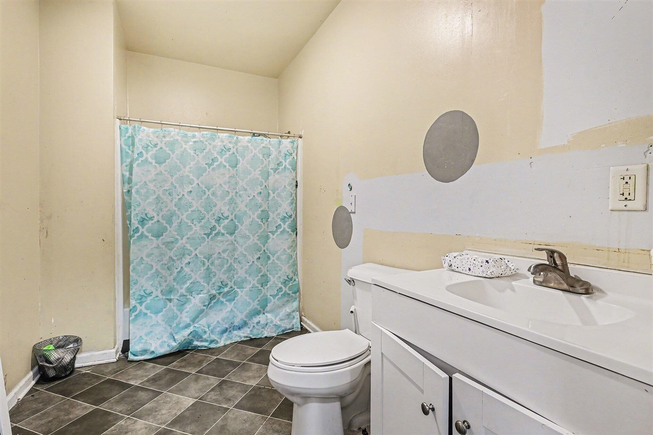 904 College Avenue Property Photo 16