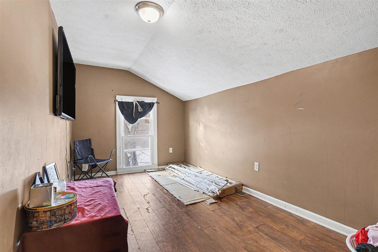 904 College Avenue Property Photo 19