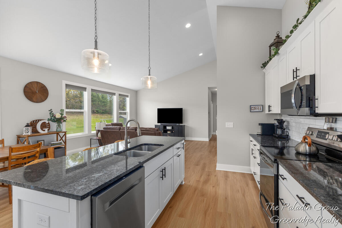 9404 Shoreway Drive Property Photo 12