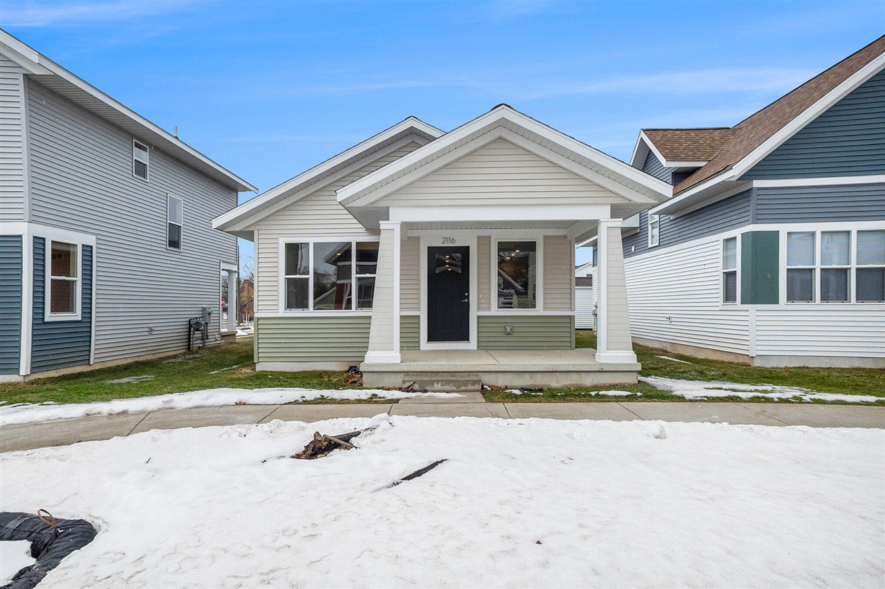 2083 Linden Avenue Property Photo 1