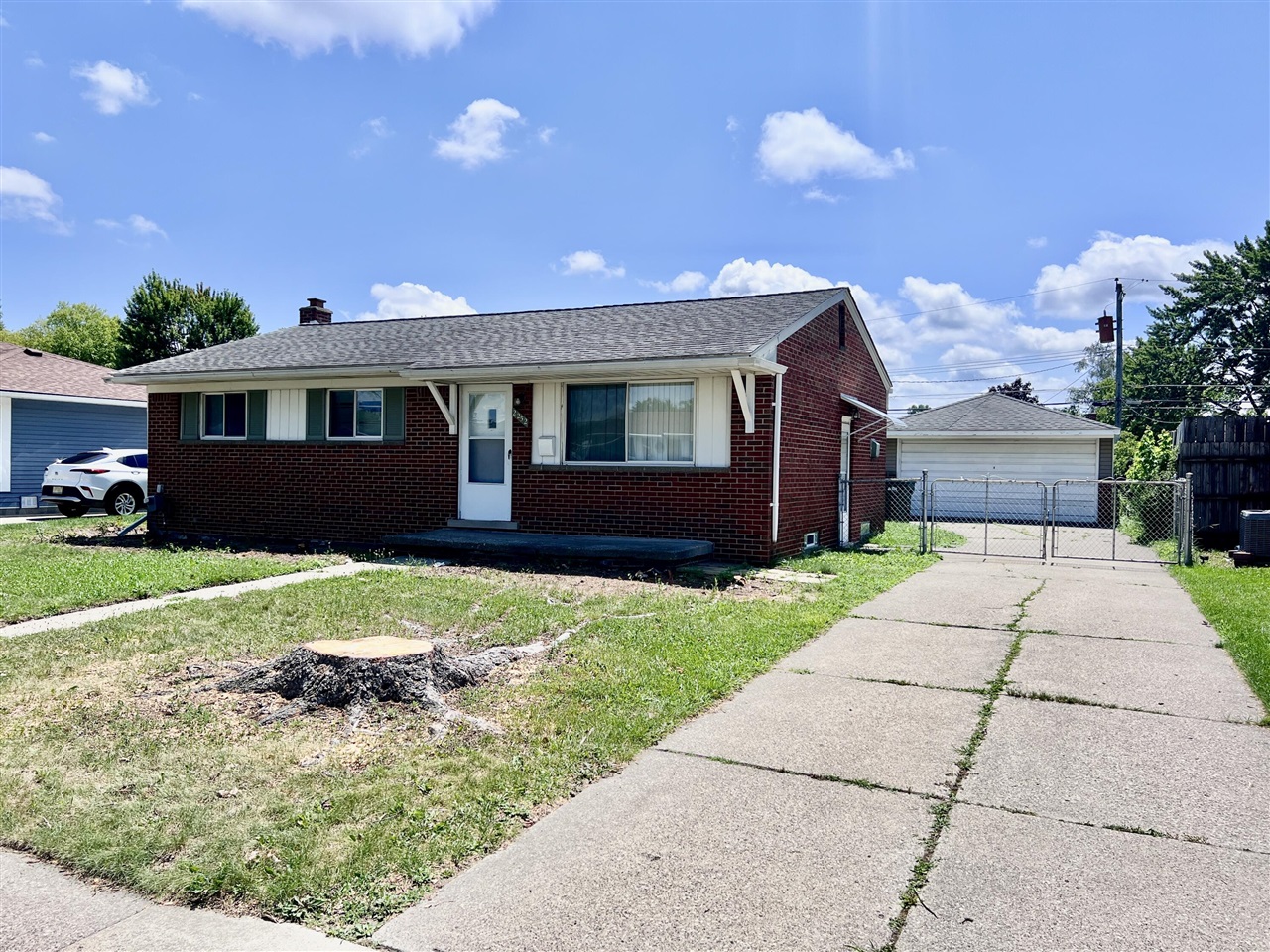 2252 Winston Drive Property Photo 2