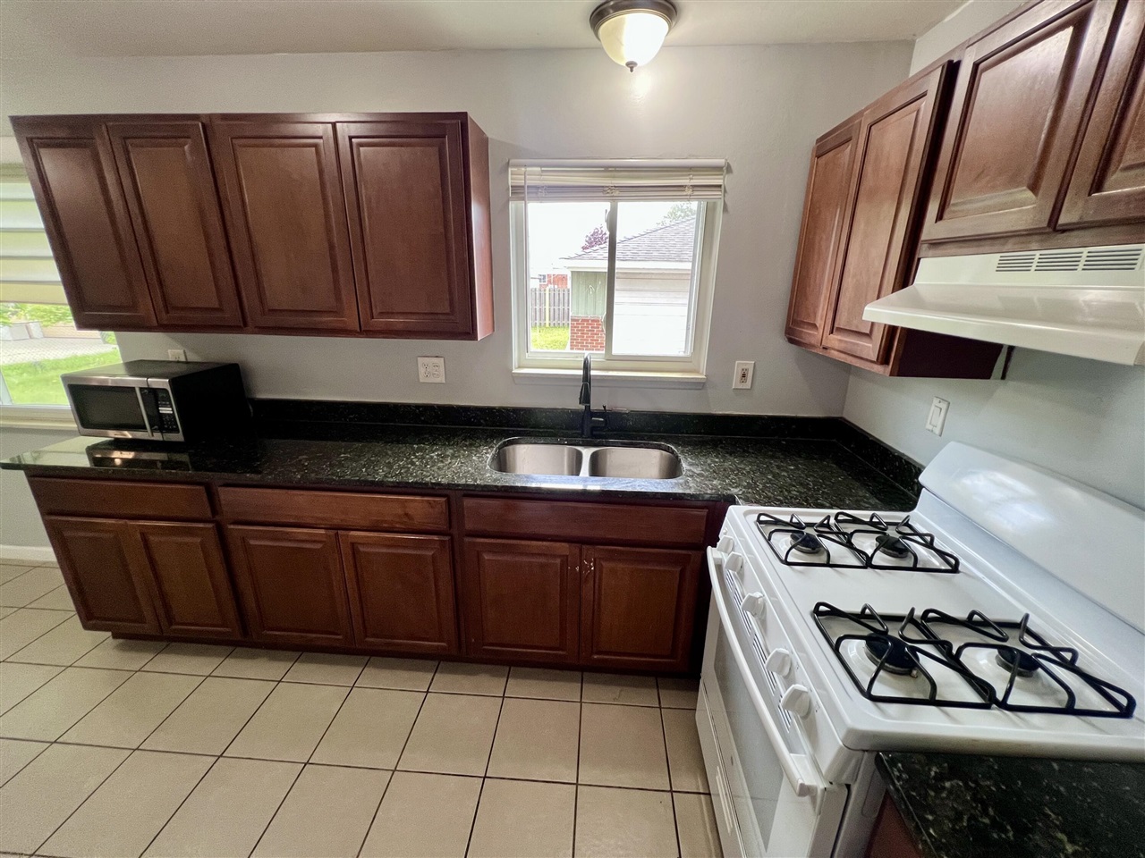 2252 Winston Drive Property Photo 8