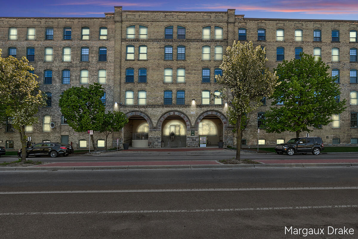 940 Monroe Avenue Property Photo 1