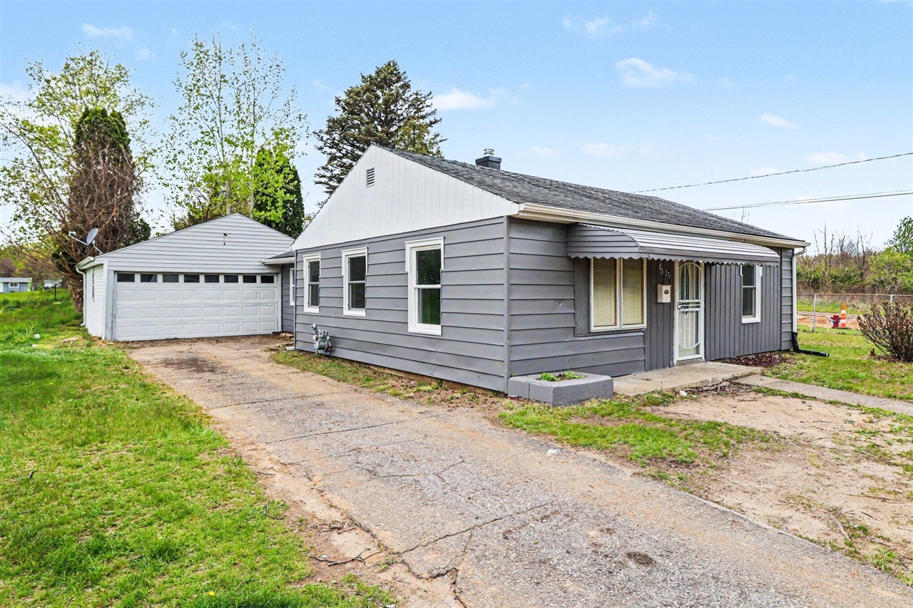1515 Dean Drive Property Photo 2