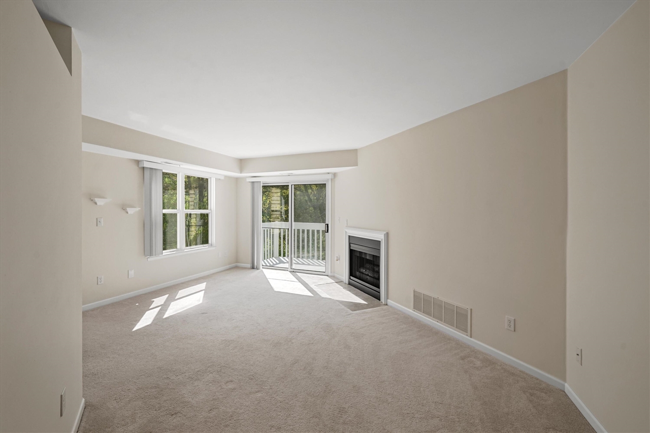 2201 S Huron Parkway Property Photo 8