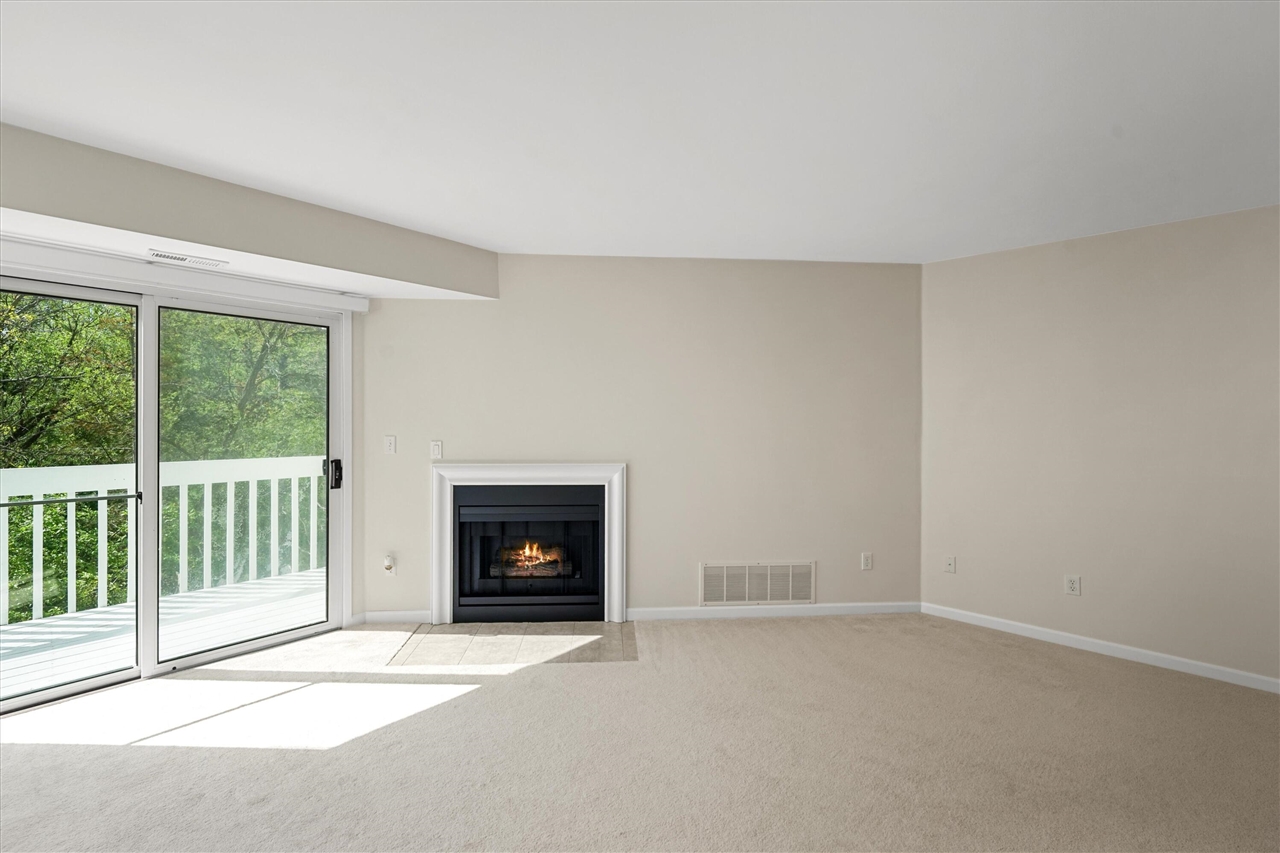 2201 S Huron Parkway Property Photo 9