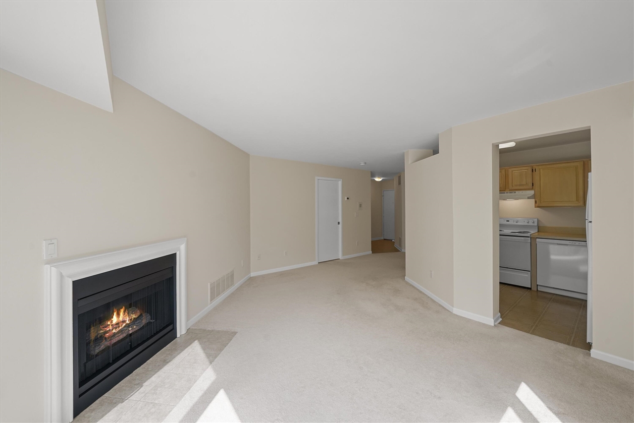 2201 S Huron Parkway Property Photo 10