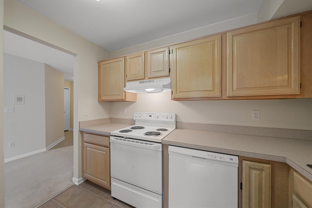 2201 S Huron Parkway Property Photo 14