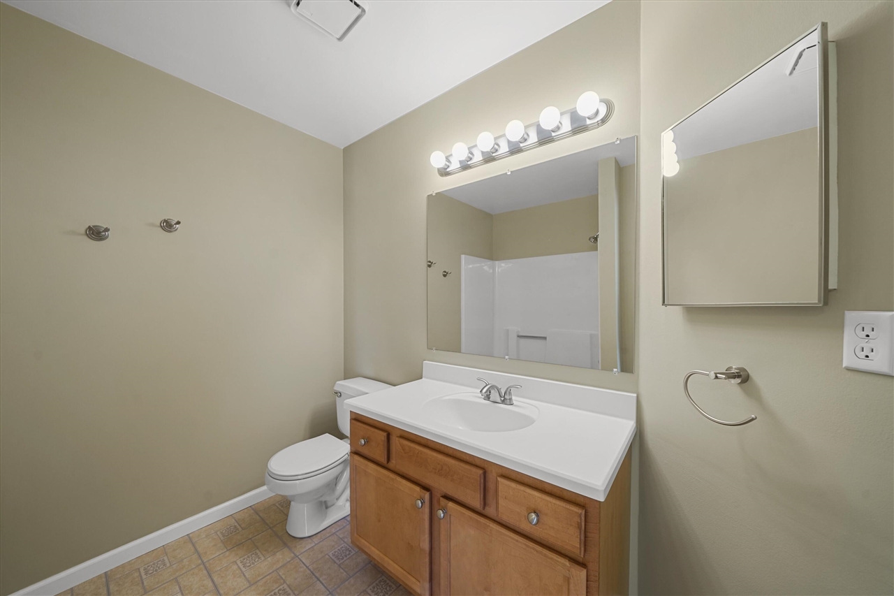 2201 S Huron Parkway Property Photo 19