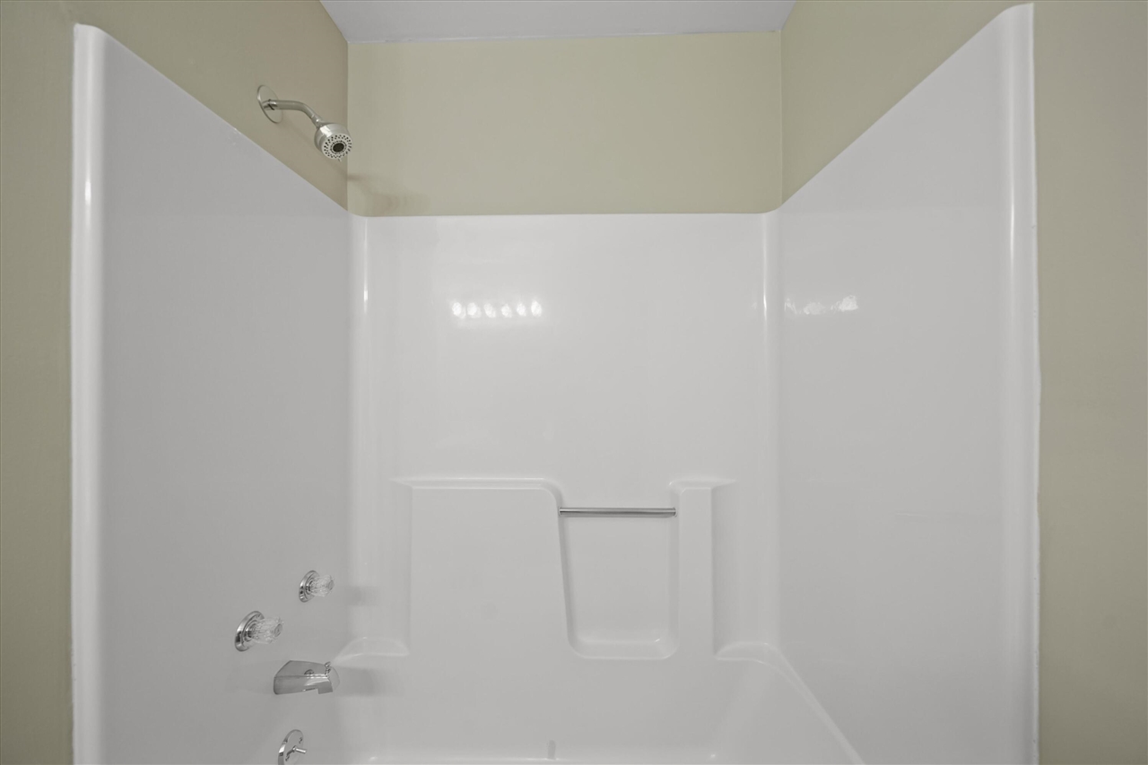 2201 S Huron Parkway Property Photo 20