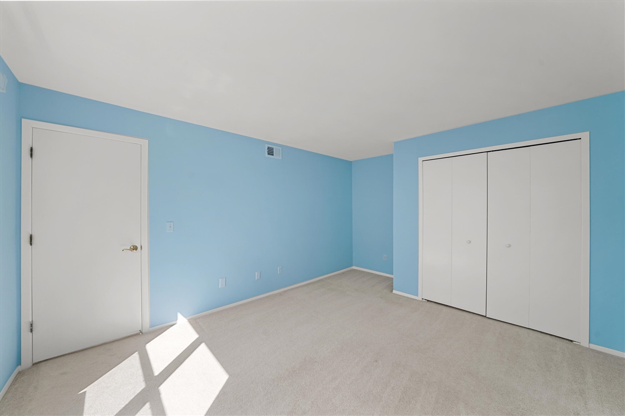 2201 S Huron Parkway Property Photo 25