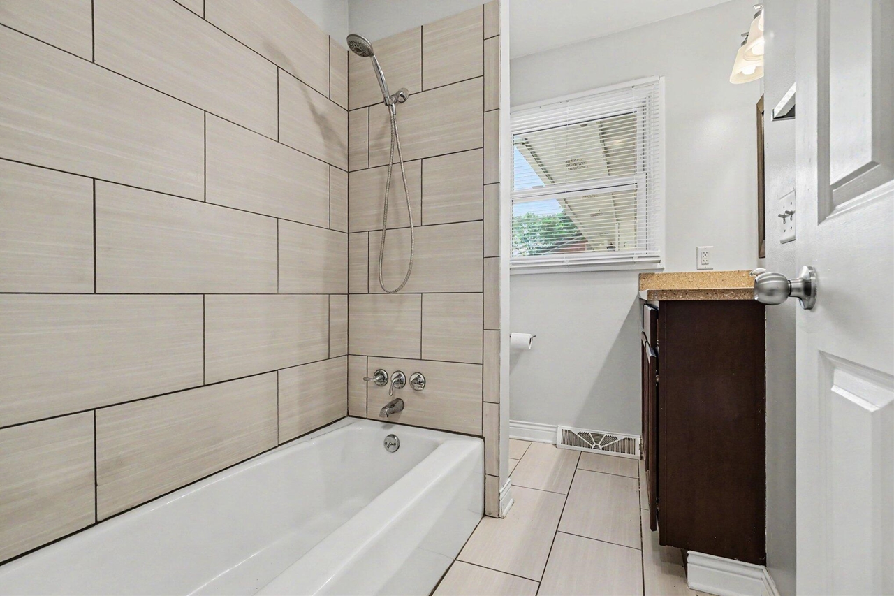5699 Lamplighter Lane Property Photo 10