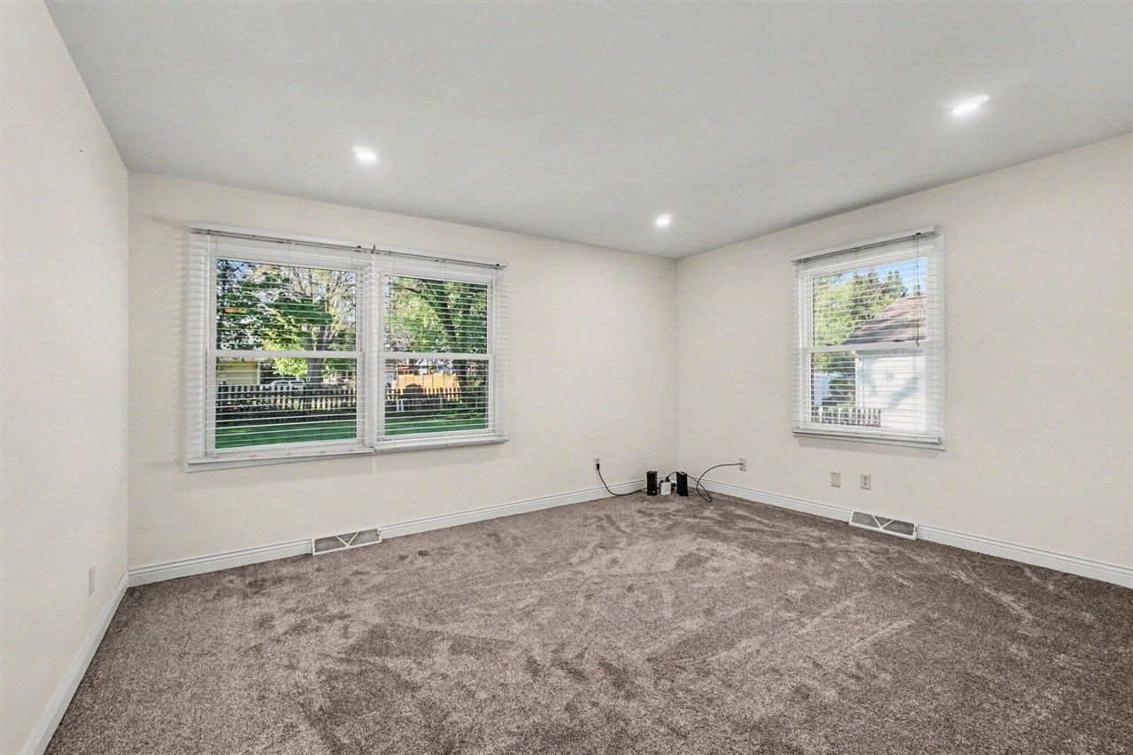 5699 Lamplighter Lane Property Photo 16